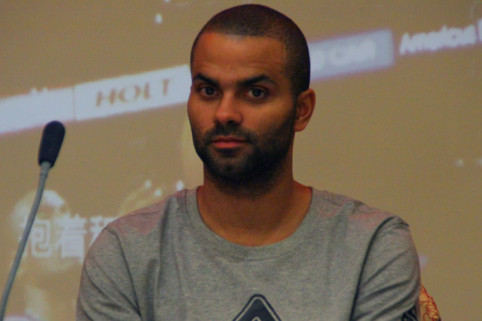 忙里偷閑，內(nèi)馬爾現(xiàn)場觀戰(zhàn)NFL橄欖球比賽