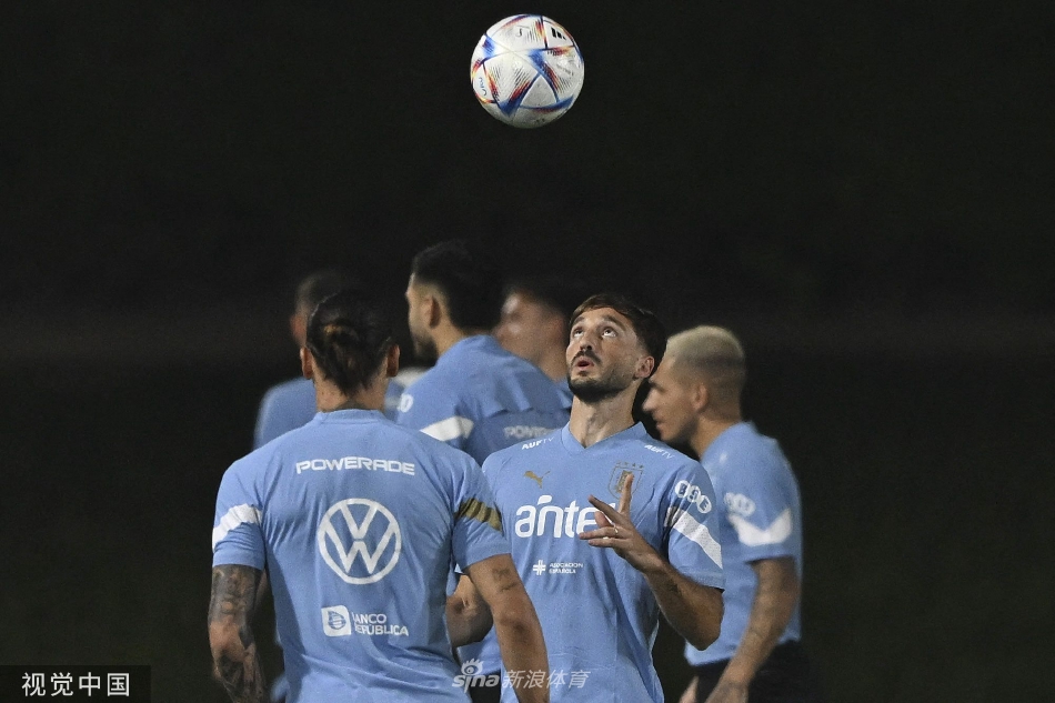 直播吧10月17日訊 NBA季前賽，森林狼半場54-60落后于公牛。森林狼球星愛德華茲上半場打了18分4秒，11投4中三分5中2），得到10分6籃板2助攻，出現(xiàn)3次失誤，正負值-1。
