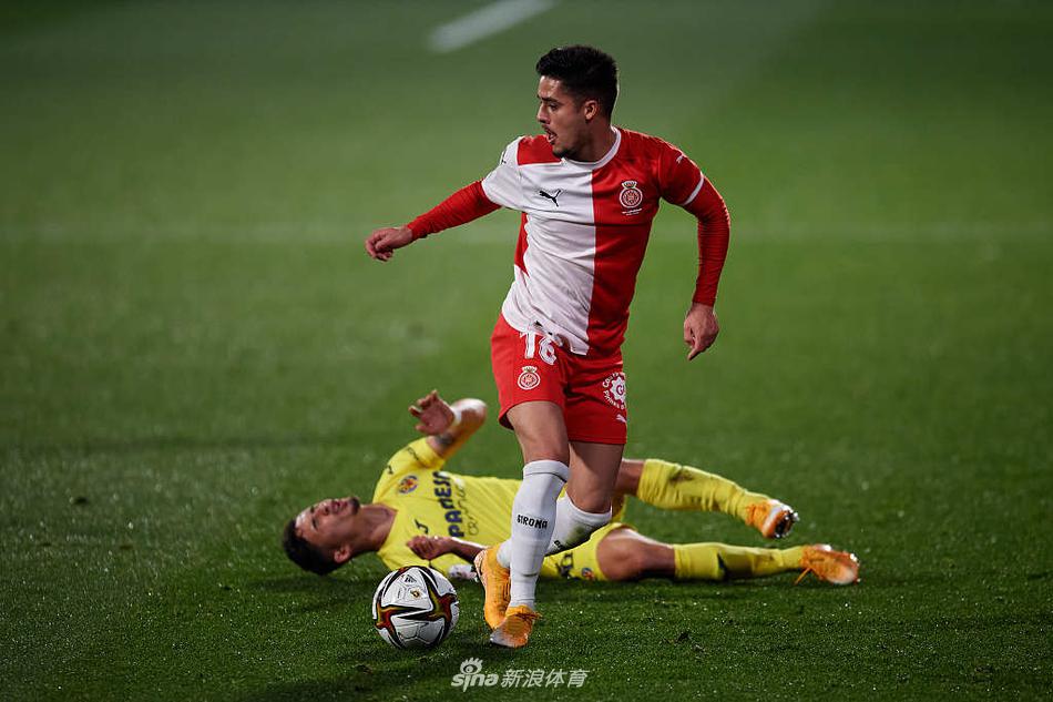 當?shù)孛襟w：卡納瓦羅與烏茲別克足協(xié)簽1+4合同，現(xiàn)主帥擔任其助教key39                                                                
