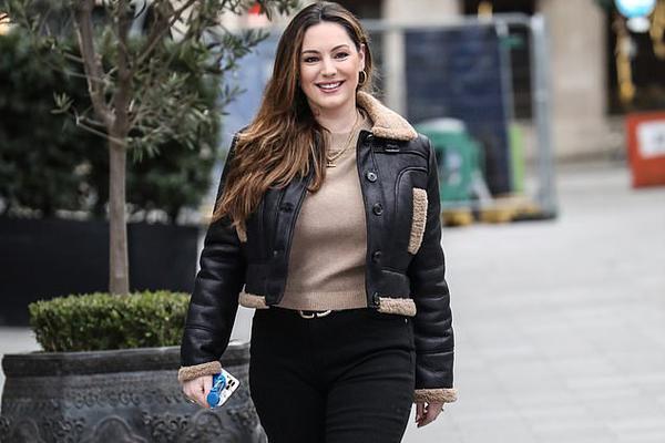 三連敗爭(zhēng)冠希望渺茫，法比奧賽后在角落傷心落淚，孩子陪伴安慰