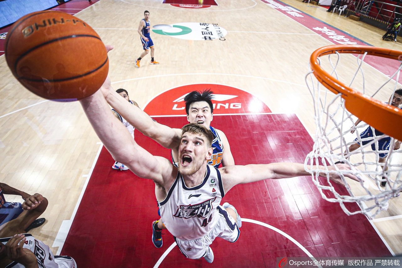 隊(duì)報(bào)：28歲巴黎中場(chǎng)桑謝斯租借加盟帕納辛納科斯，不含買(mǎi)斷條款