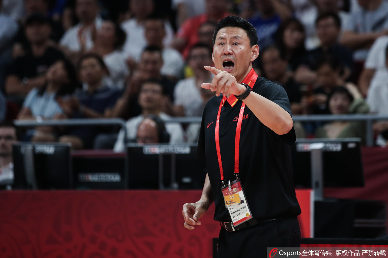 點燃全場！理查茲排球式進(jìn)攻籃板打出助古德溫命中第三節(jié)壓哨三分