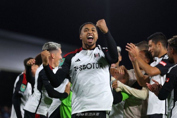 本賽季到目前為止曼聯(lián)在英超聯(lián)賽進21球丟26球，近6輪1勝5負