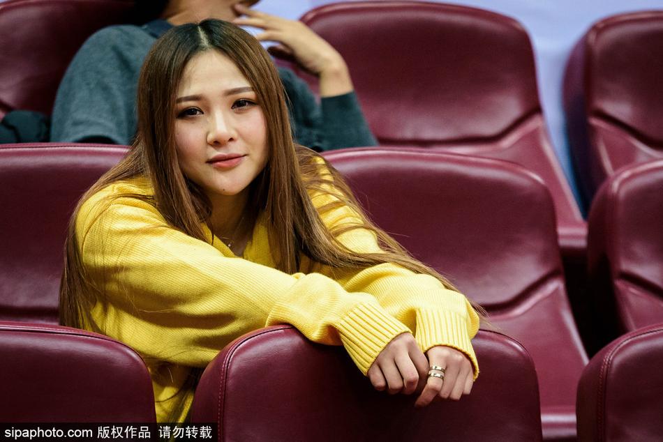 薩拉赫本場比賽數(shù)據(jù)：2關(guān)鍵傳球+錯失1次進球機會，評分6.0