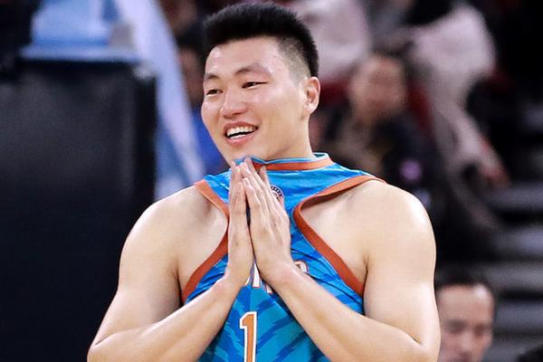 楊毅：利拉德給人的震撼感不在庫里之下 前者強(qiáng)攻的球比庫里更多