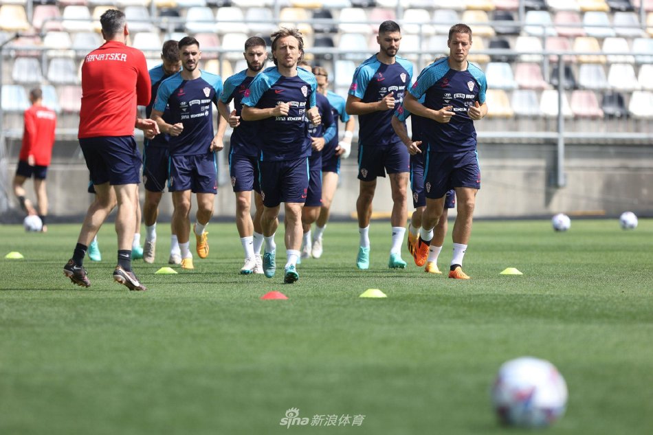 小羅社媒祝賀老東家米蘭奪冠：干得好，小伙子們！