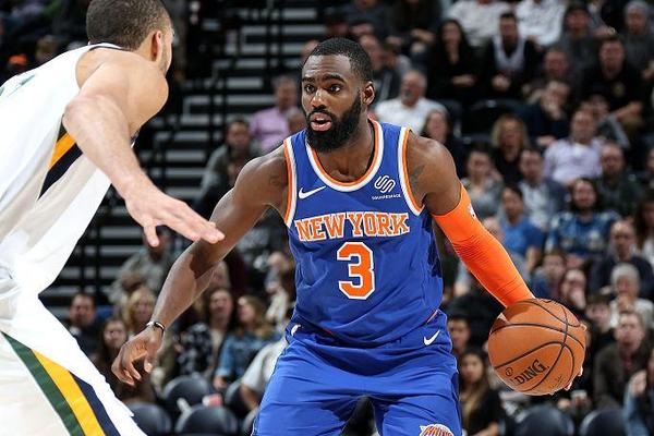 [流言板]起勢(shì)！杰克遜追防大帽狄龍，隨后肯納德撤步命中壓哨跳投