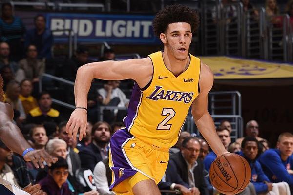 幾分相似？FIBA官方曬出小薩與老薩國際賽場動作對比