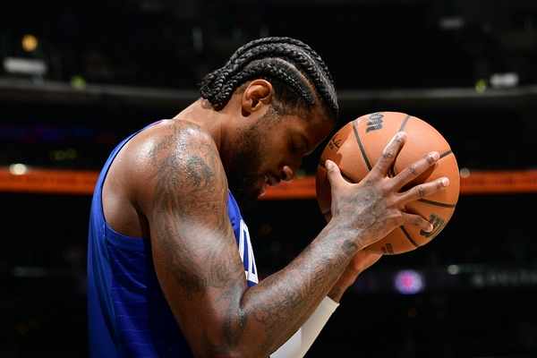 熱刺近6輪痛吃5負！隊長孫興慜賽后舉手向熱刺遠征球迷示意道歉