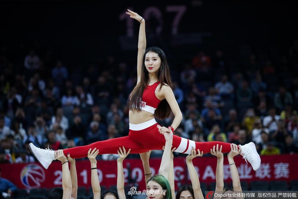 看難受了??比賽還沒結(jié)束 不少勇士球迷已經(jīng)離場?????♂?