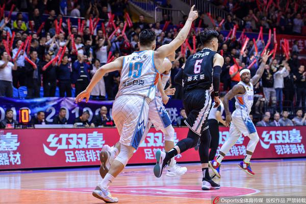 希羅：這么多年一直喜歡看鮑威爾打球 他能讓我得到大量得分機(jī)會