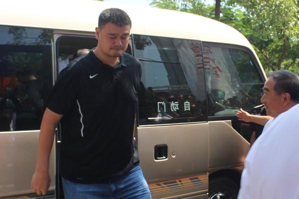 斯基拉：尤文準(zhǔn)備先租后買報價維加，切爾西希望2000萬歐直接出售