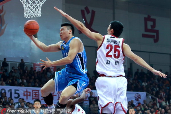 直播吧10月17日訊 今天，76人主帥納斯在訓(xùn)練結(jié)束后接受了采訪。談及保羅-喬治，納斯表示：“他今天參與了一點五對五對抗訓(xùn)練。我們現(xiàn)在就是想讓他的康復(fù)始終朝著正確方向推進。”當(dāng)被問及是否對喬治明天或季
