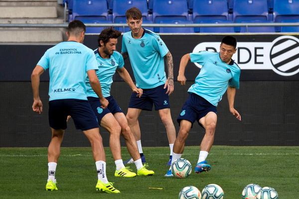 曼晚：盡管輸給了布倫特福德，但曼聯(lián)第二天照常進(jìn)行了開放日活動