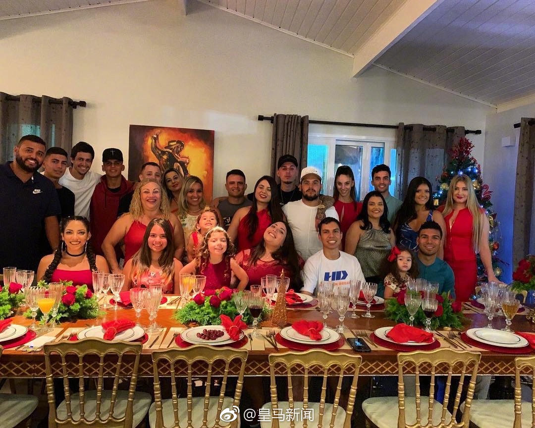 2025年10月27日 16:44:10零度眼看球                 北京時間10月26日晚，中超第28輪，上海海港客場1：3不敵山東泰山，在爭冠關(guān)鍵的沖刺階段掉了鏈子。不過，好在另外兩
