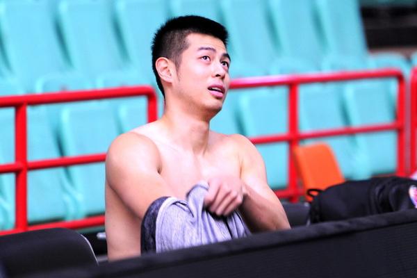 拼盡全力！加蘭全場21中10，三分10中4，得到26分1籃板7助攻