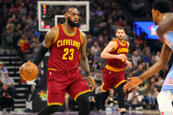 直播吧10月12日訊 NBA中國賽二番戰(zhàn)，籃網(wǎng)在澳門以111-109逆轉復仇太陽。此役，中國球員、籃網(wǎng)前鋒曾凡博未能獲得出場機會?；@球記者賈磊更新社媒寫道：“其實在這場比賽開始前就有消息源跟我說籃網(wǎng)這
