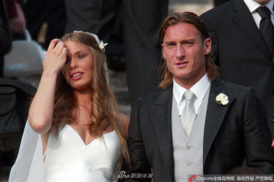 表現(xiàn)還行！探花埃奇庫姆9中3&三分4中1拿到10分 另有1板2助1帽