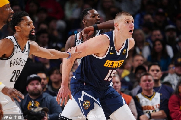 虎撲01月24日訊 今日NBA常規(guī)賽，湖人117-96大勝凱爾特人。知名詹黑Skip也更新了自己的個(gè)人社媒，他寫道：“恭喜勒布朗-詹姆斯入選全明星首發(fā)，并在今晚帶領(lǐng)湖人大勝凱爾特人。”全場比賽，詹姆斯