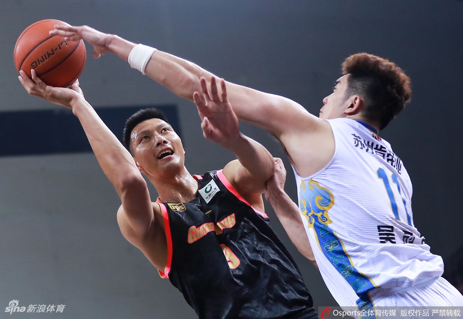 過人如麻，庫杜斯是本賽季五大聯(lián)賽唯一完成30次成功過人的球員
