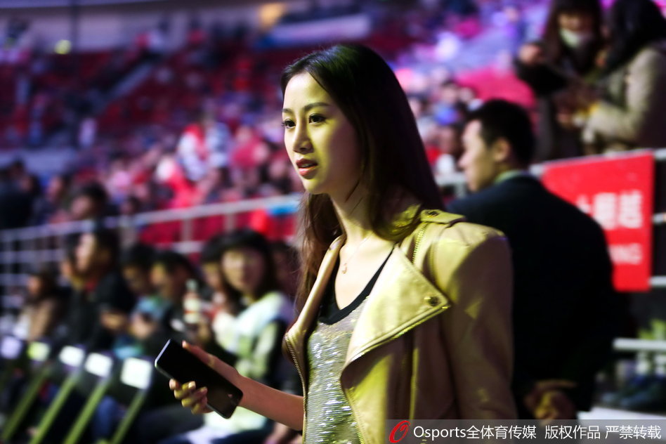 ??美媒發(fā)問：勇士應該在交易截止日用庫明加換回維金斯嗎？