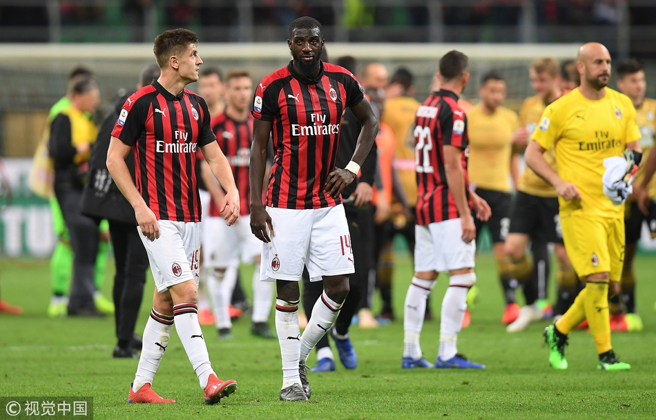 上賽季25球奪金靴，C羅開賽前領(lǐng)取金靴獎