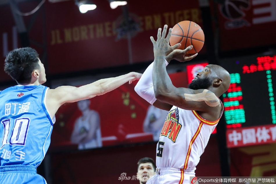 曼聯(lián)本賽季三位主帥執(zhí)教戰(zhàn)績：阿莫林4勝1平6負最差，范尼3勝1平