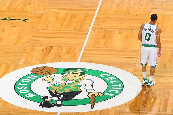 2025年09月30日 08:26:22懂球帝                 德國足球名宿、拜仁慕尼黑董事會成員魯梅尼格再度發(fā)聲，呼吁歐足聯(lián)UEFA）和國際足聯(lián)FIFA）采取措施，遏制歐洲足球在薪資
