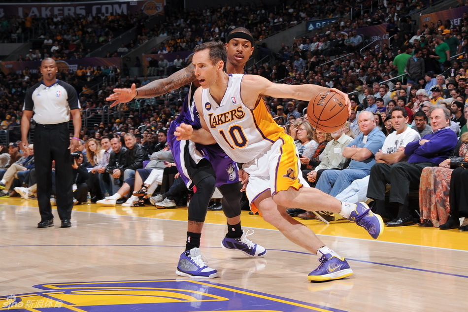 馬斯坦托諾一腳爆射場邊，兩隊爆發(fā)沖突