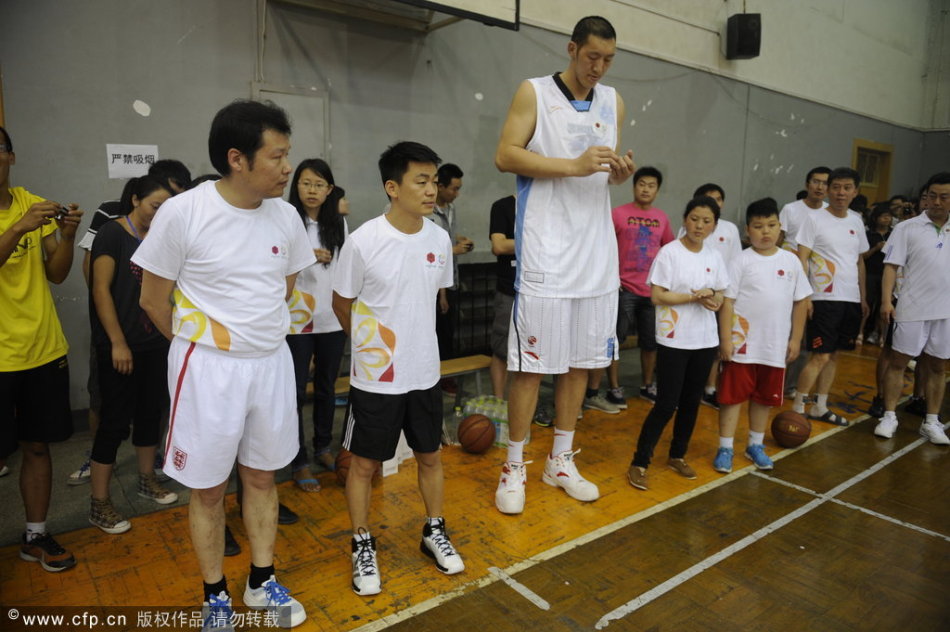 直播吧10月2日訊 今日76人官方宣布，球隊正式續(xù)約格萊姆斯。據(jù)此前名記Shams報道，格萊姆斯接受了1年870萬美元的資質(zhì)報價。通過接受這份報價，格萊姆斯將自動擁有交易否決權，并將在明年夏天以完全自
