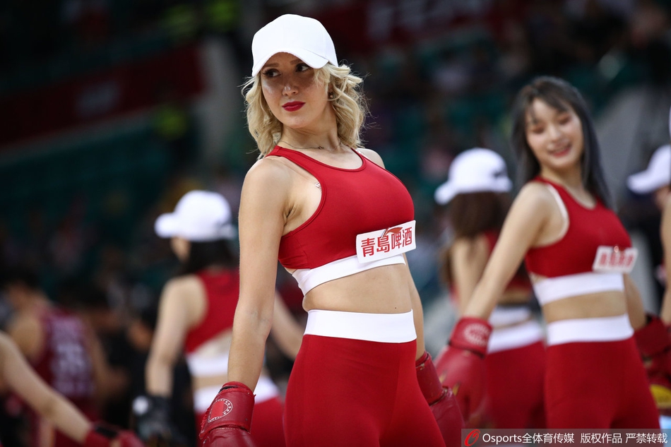 直播吧9月30日訊 美記Keith Smith報道，明天30支球隊的訓(xùn)練營就要全部開啟了，目前NBA的標(biāo)準(zhǔn)合同陣容名單空缺情況不含訓(xùn)練營合同）如下：老鷹：2凱爾特人：1騎士：1掘金：1活塞：1勇士：2
