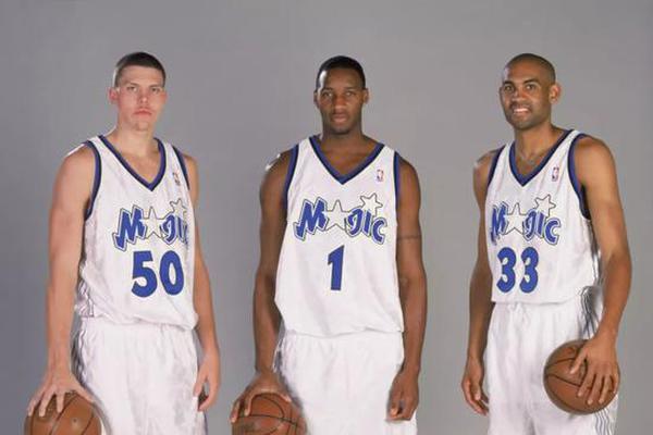 利物浦發(fā)布客戰(zhàn)諾丁漢森林海報：薩拉赫、赫拉芬貝赫、瓊斯出鏡木子                                                                2025-
