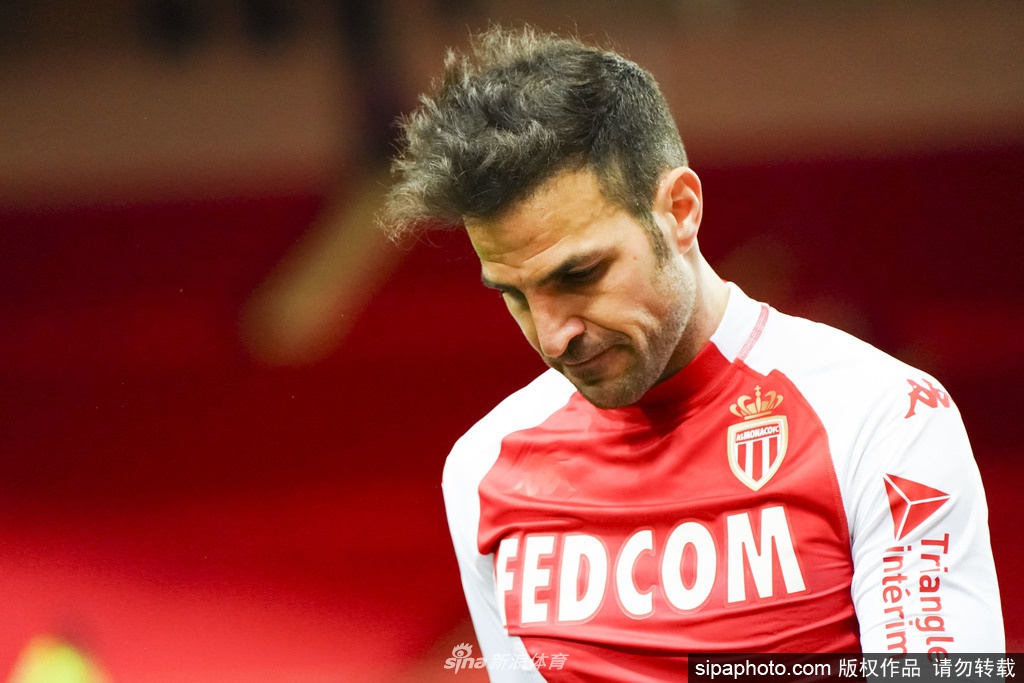 身穿沙特傳統(tǒng)服飾，C羅社媒：祝愿沙特人民國慶節(jié)快樂????