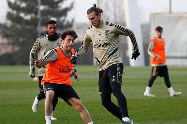 足球火種播撒在天山腳下——中西部縣域青少年夏令營在托里縣開營