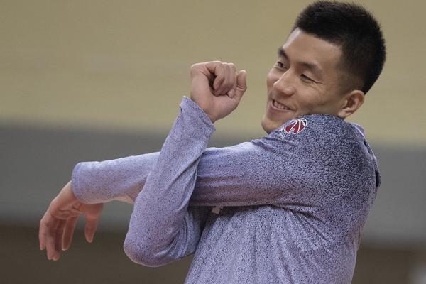 壓制！紐卡首發(fā)11人上半場僅門將和丹伯恩未射門或創(chuàng)造機會