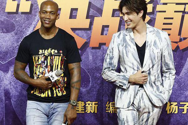 巴薩小將巴德吉上演瑞典國家隊首秀，第85分鐘替補(bǔ)出場穿19號球衣