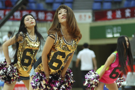 輔助也就是可以為場上的隊友持續(xù)性提供全覆蓋增傷效果隊伍輔助位，帶上這類輔助角色之后就不用擔(dān)心在轉(zhuǎn)階段或者下一輪的輸出流程中，主c位出現(xiàn)斷各類增益效果的情況。下面和九游小編一起來看看吧當(dāng)前比較好用的光環(huán)
