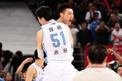 曼晚：盡管輸給了布倫特福德，但曼聯(lián)第二天照常進(jìn)行了開放日活動(dòng)