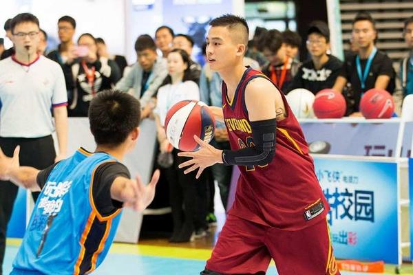 記者：什克將在今天下午抵達伊斯坦布爾，接受費內巴切體檢