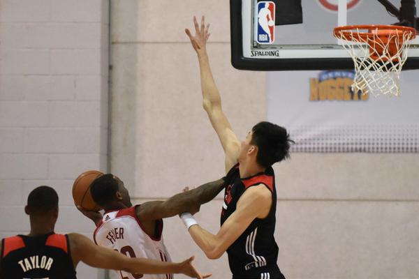 曼聯(lián)vs紐卡半場數(shù)據(jù)：射門3