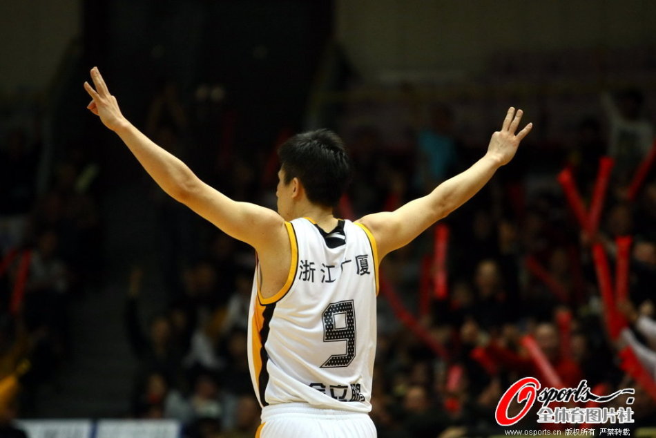 阿諾德開場5分鐘因傷被換下，成皇馬歷史歐冠被換下時間最早球員