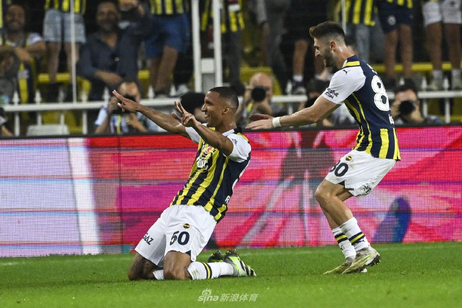 戰(zhàn)績不佳，僅帶隊11場英甲后曼聯(lián)傳奇布魯斯就遭布萊克浦解雇