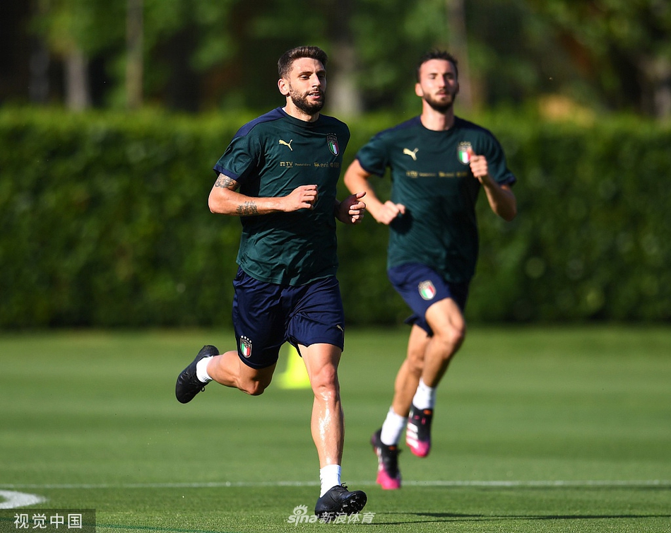 黃蜂主帥：先發(fā)在防守端奠定了好基調 傳球運轉很棒這有感染力