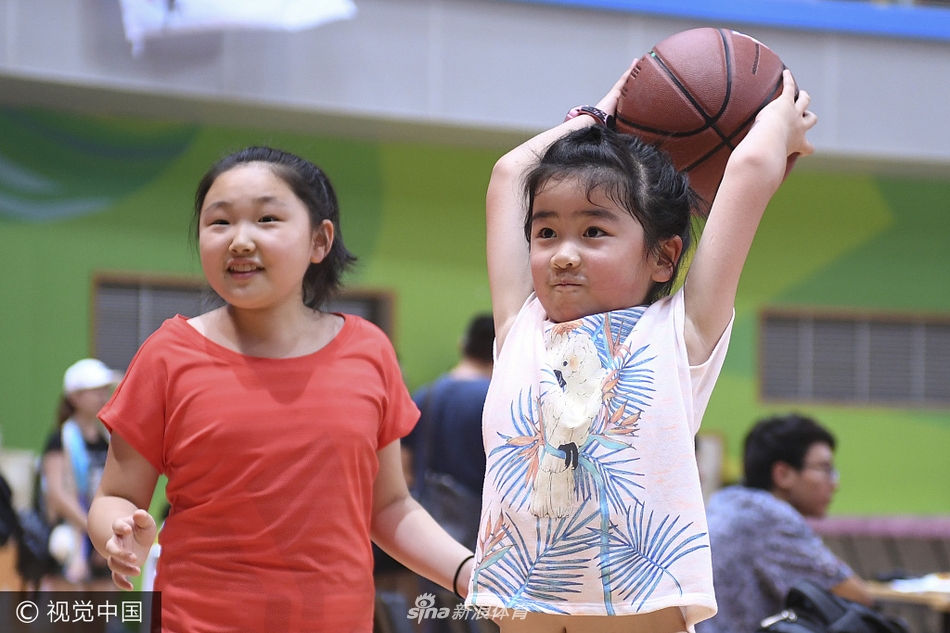 還有還手之力嗎？國家德比拜仁vs多特半場，多特0腳打門拜仁11腳