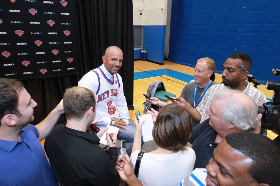 詹姆斯生涯與騎士交手戰(zhàn)績19勝4負(fù) 場均28.3分7.3板7.1助1.3斷