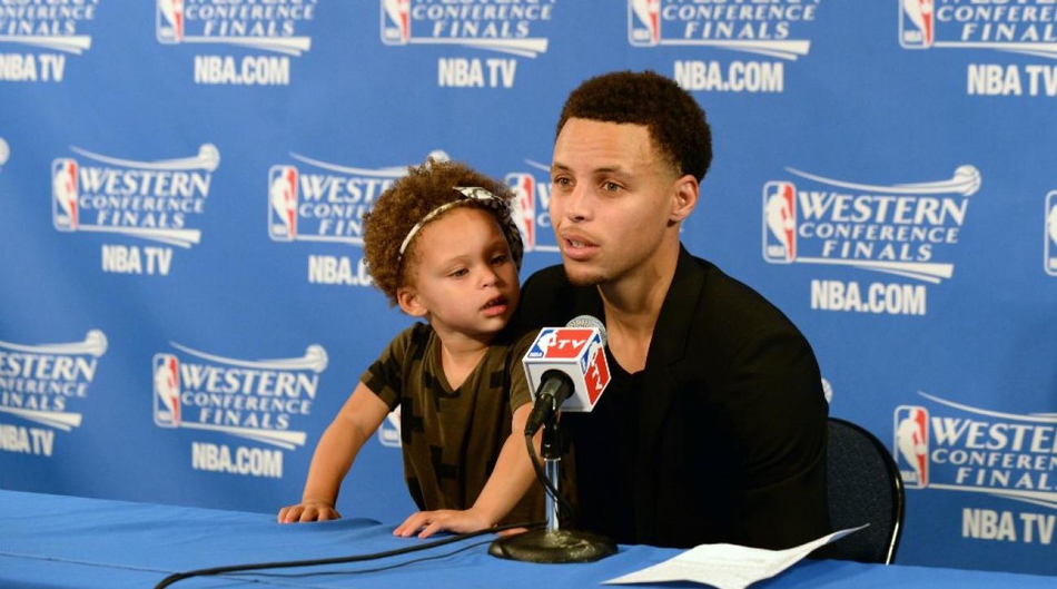 [流言板]泰山壓頂！字母哥強(qiáng)打阿爾達(dá)馬，對抗后拔起完成暴力隔扣