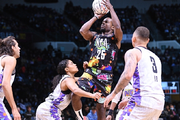 原申花投資人朱駿投資的上海賽更達(dá)成功沖入下賽季中乙