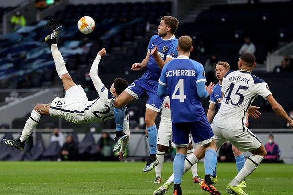 驚險！ESPN：克魯塞羅門將卡西奧撞到隊友膝蓋休克，隨后被換下