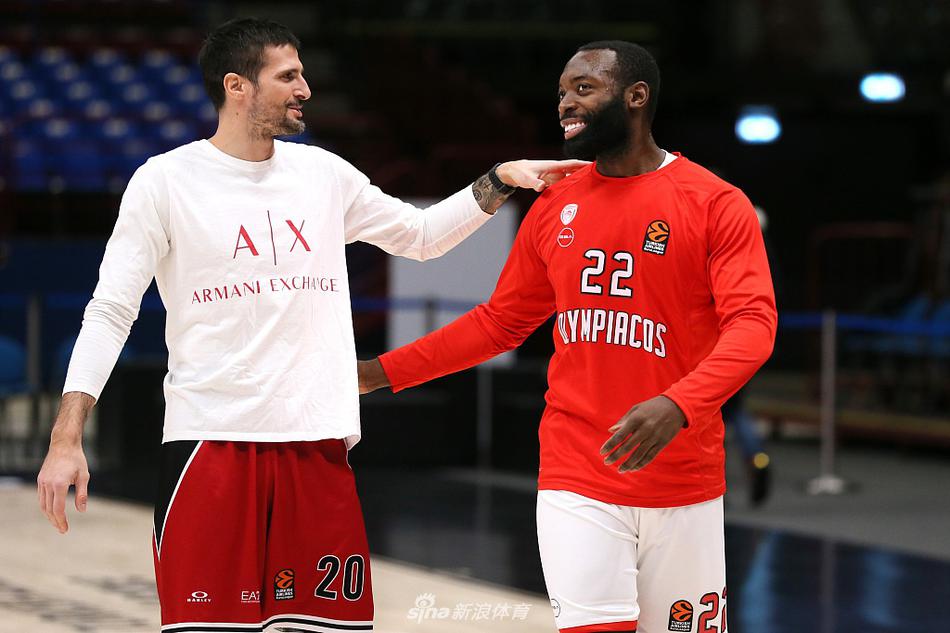 在絕區(qū)零中，浮波柚葉是一個非常有特色的角色。了解她的機制能讓玩家在游戲中更好地發(fā)揮她的優(yōu)勢。浮波柚葉擁有獨特的技能組。她的普通攻擊具有一定的連貫性和節(jié)奏感，能在近距離對敵人造成穩(wěn)定傷害。她的閃避技能十
