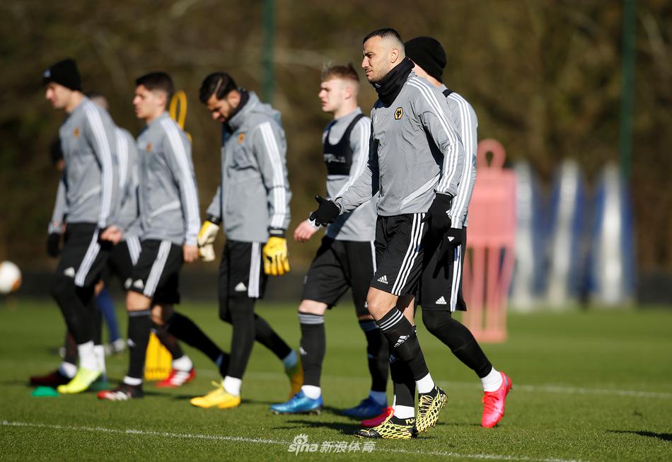 虎撲01月07日訊 NBA常規(guī)賽熱火對(duì)陣國王的比賽正在進(jìn)行中。第四節(jié)比賽中，德羅贊干拔跳投不中，熱火還剩13秒有絕殺機(jī)會(huì)。